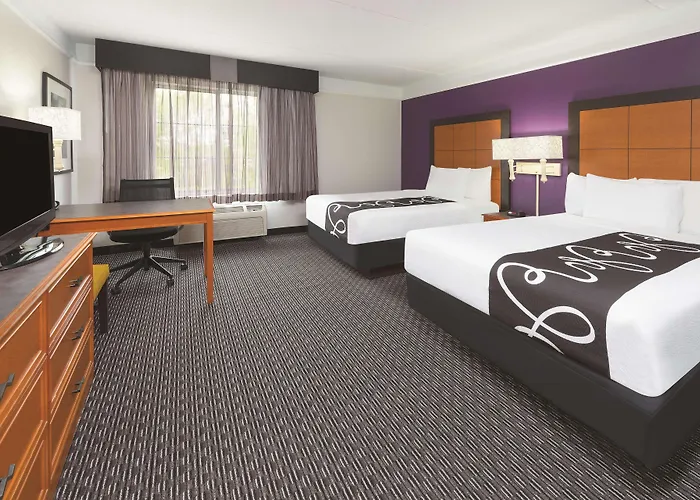 La Quinta By Wyndham St. Louis Westport