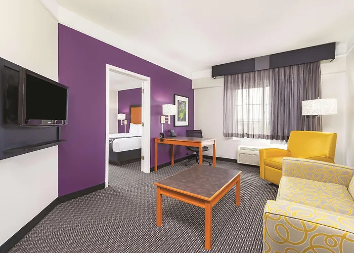 La Quinta By Wyndham St. Louis Westport