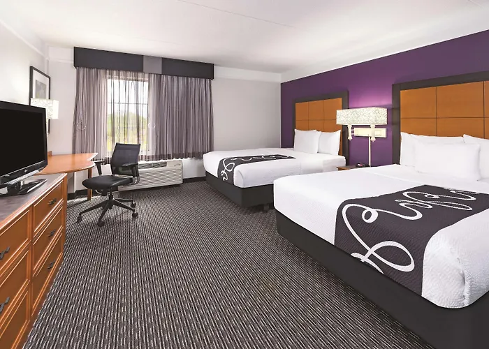 La Quinta By Wyndham St. Louis Westport