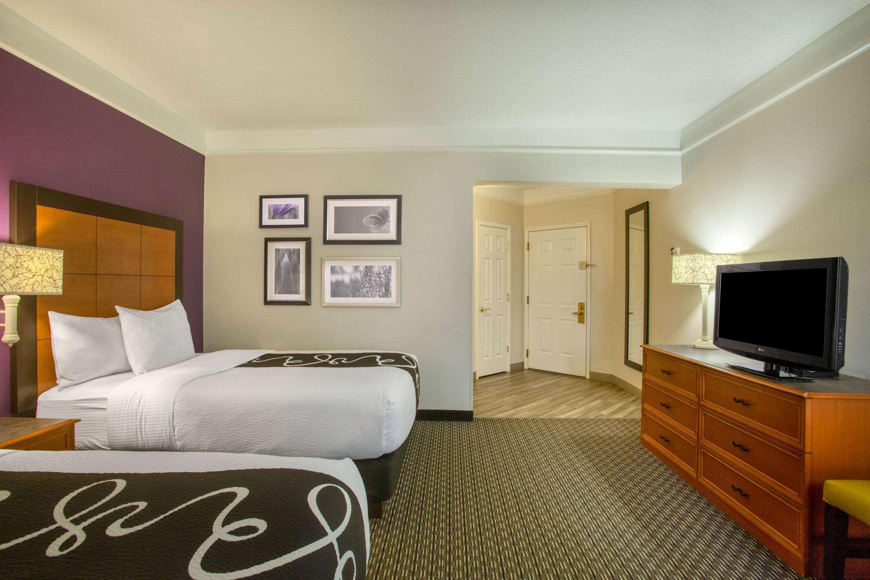 La Quinta By Wyndham St. Louis Westport Hotel