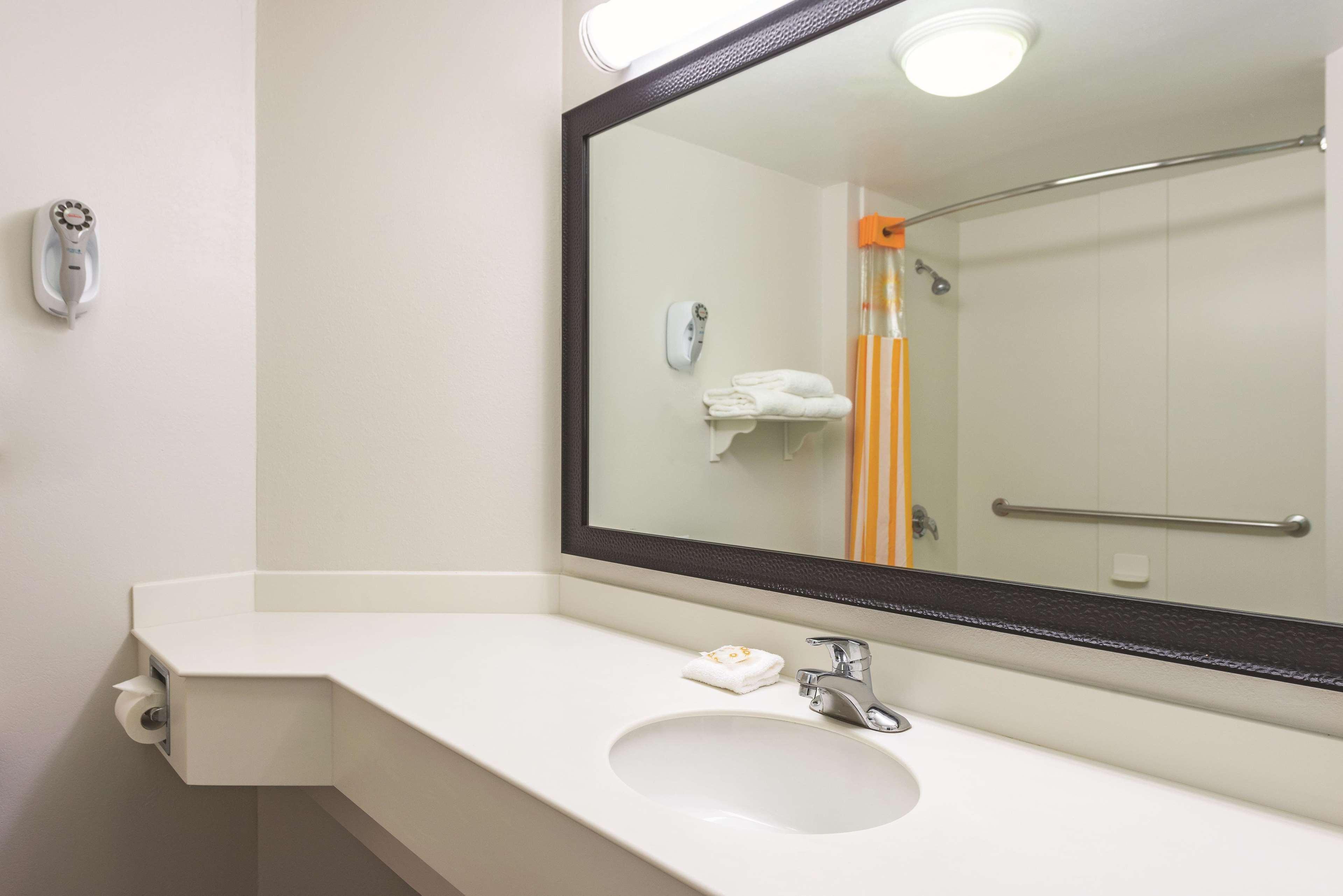 Hotel La Quinta By Wyndham St. Louis Westport Maryland Heights