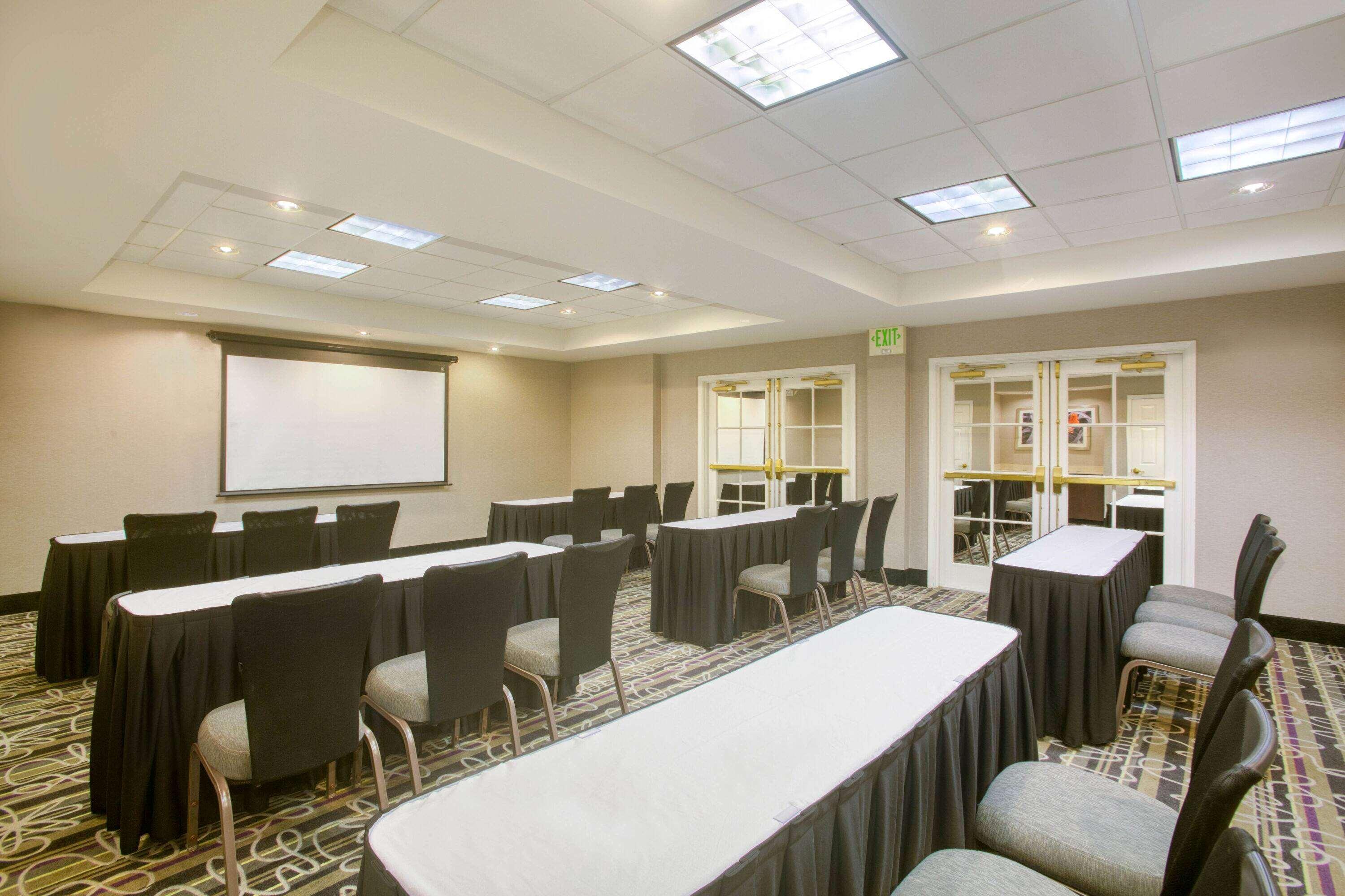Hotel La Quinta By Wyndham St. Louis Westport