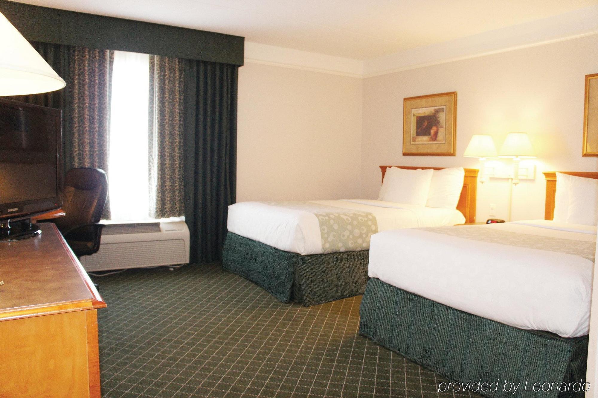 La Quinta By Wyndham St. Louis Westport Hotel