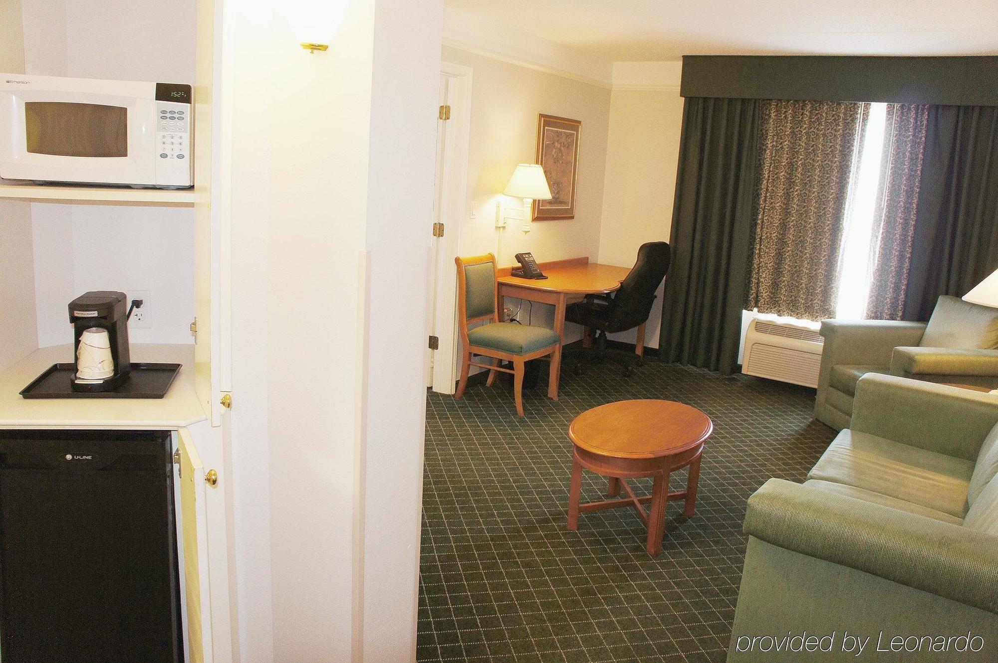 La Quinta By Wyndham St. Louis Westport Hotel 3*