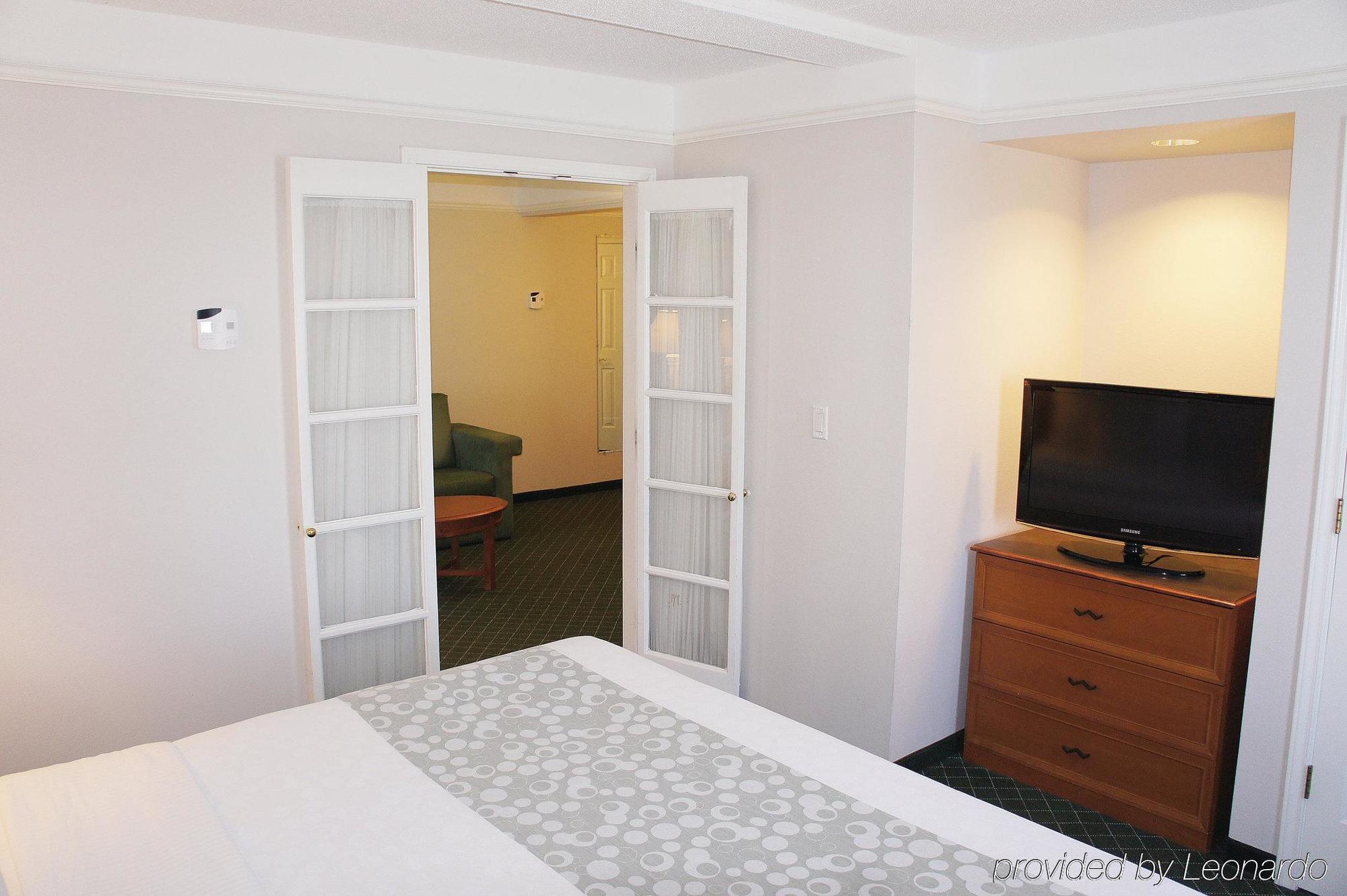 La Quinta By Wyndham St. Louis Westport Hotel 3*
