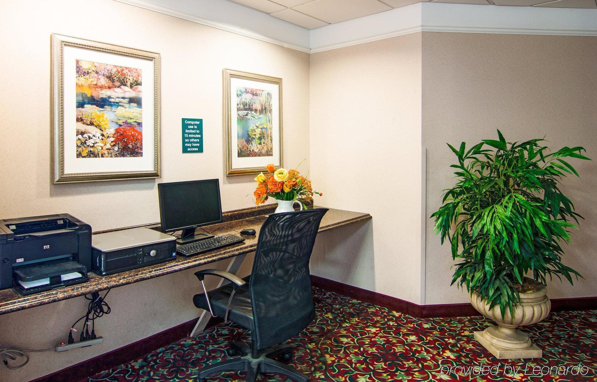 La Quinta By Wyndham St. Louis Westport Hotel 3*