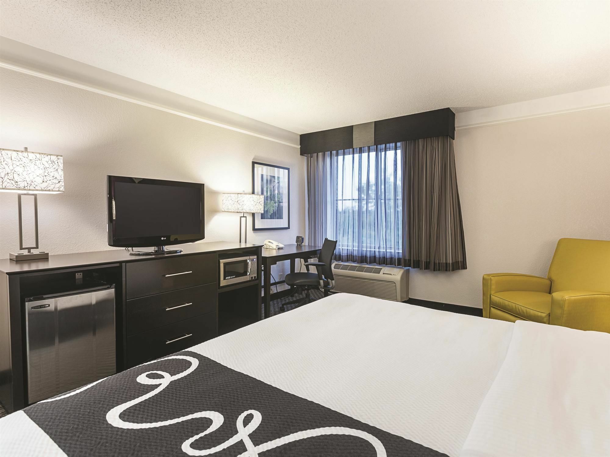 La Quinta By Wyndham St. Louis Westport