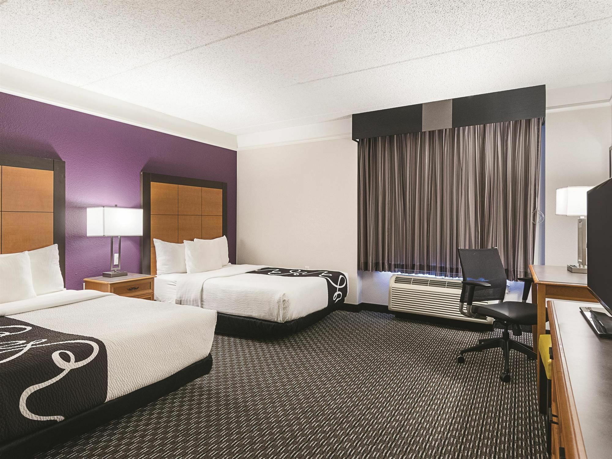 La Quinta By Wyndham St. Louis Westport Hotel 3*