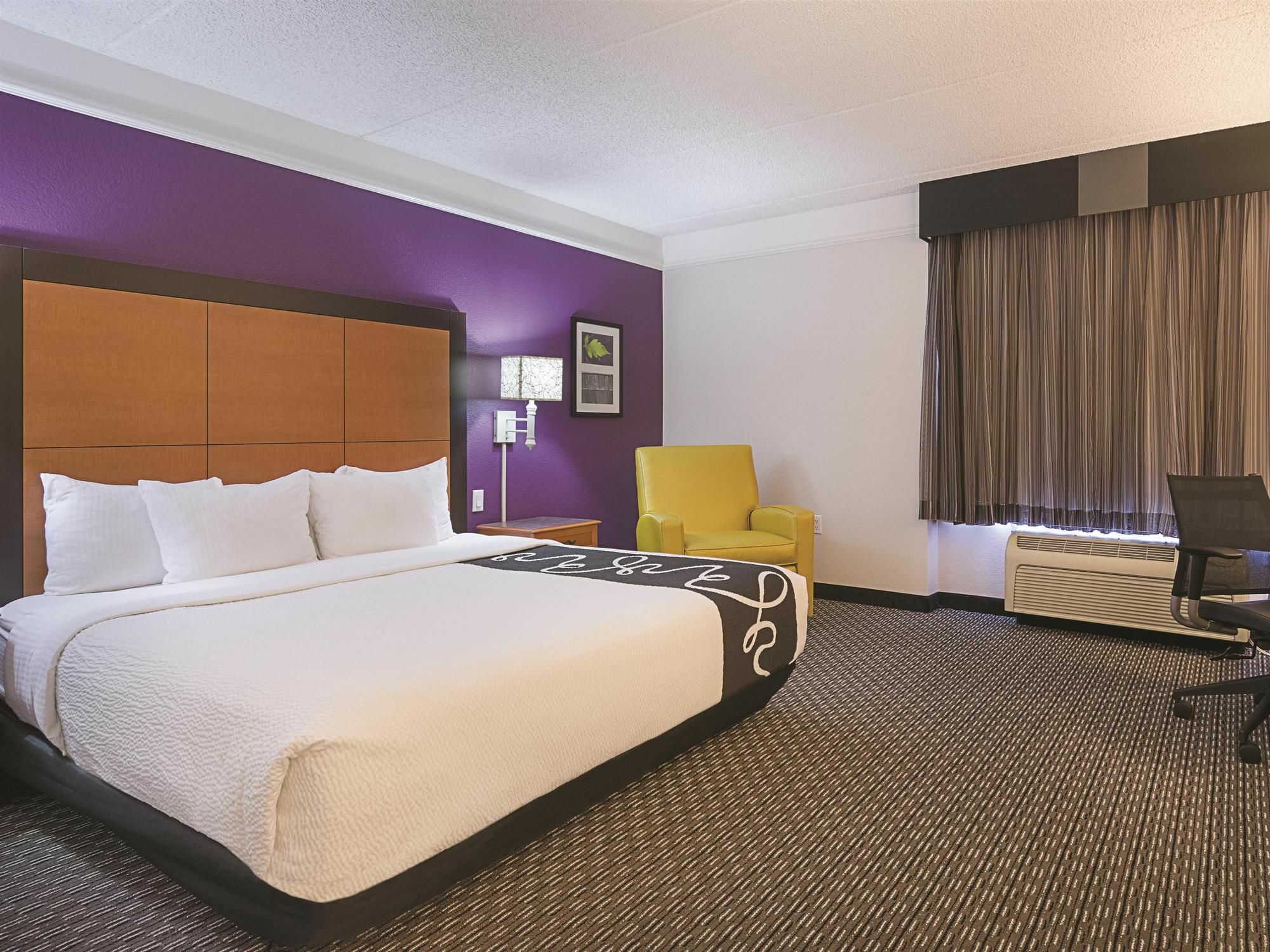 La Quinta By Wyndham St. Louis Westport Hotel 3*
