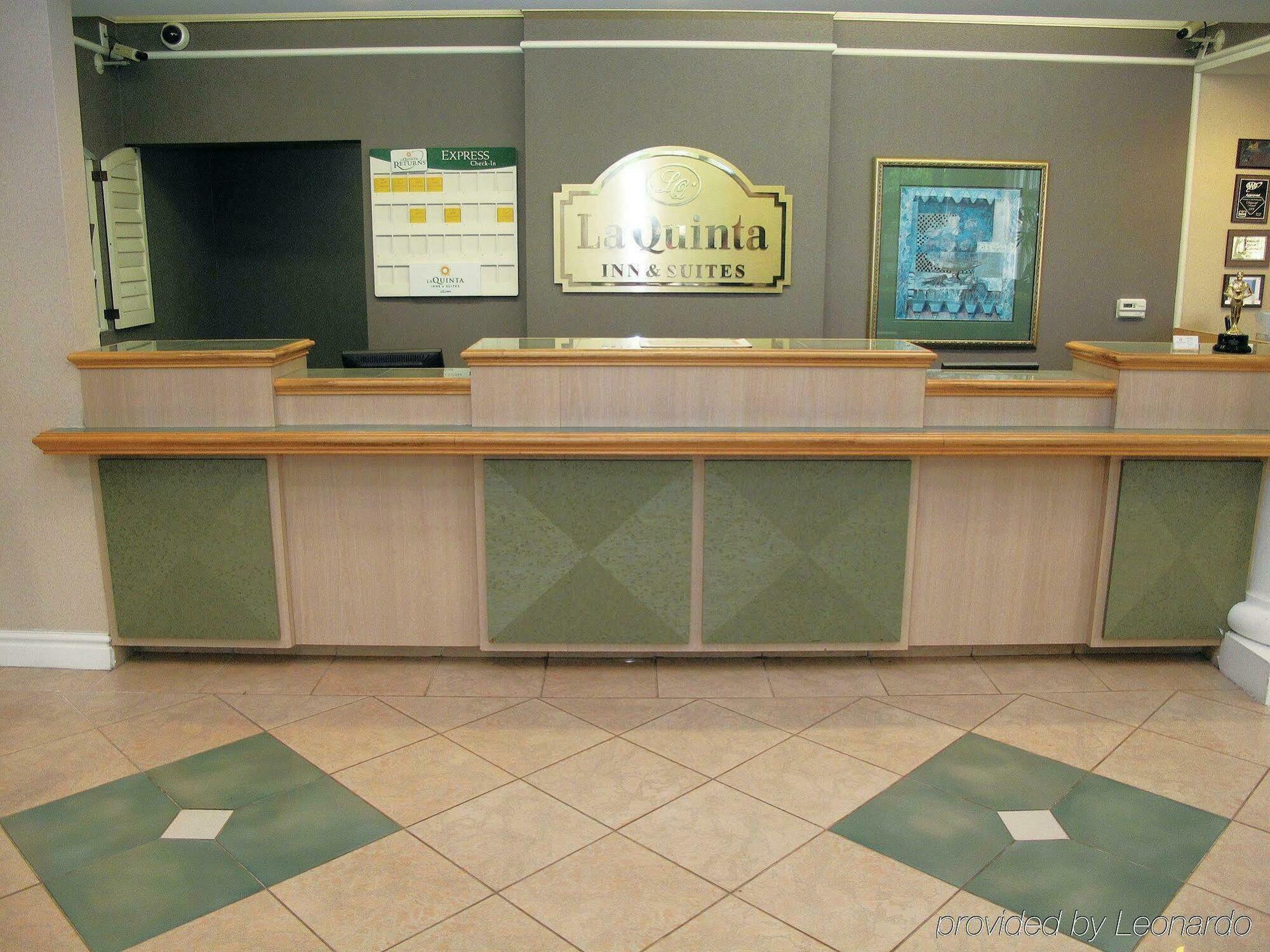 La Quinta By Wyndham St. Louis Westport Hotel