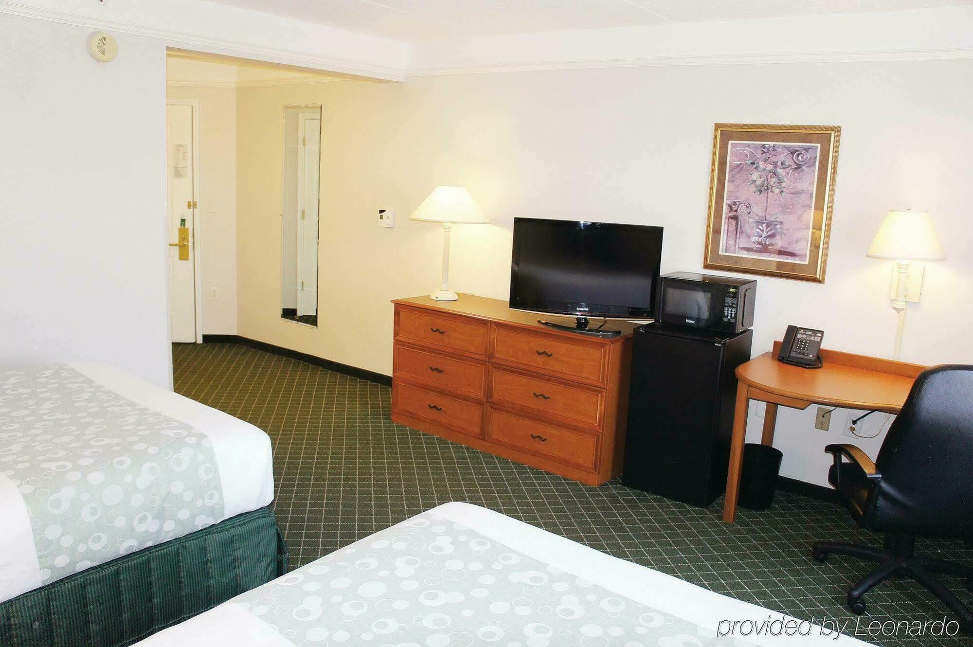 La Quinta By Wyndham St. Louis Westport Hotel 3*